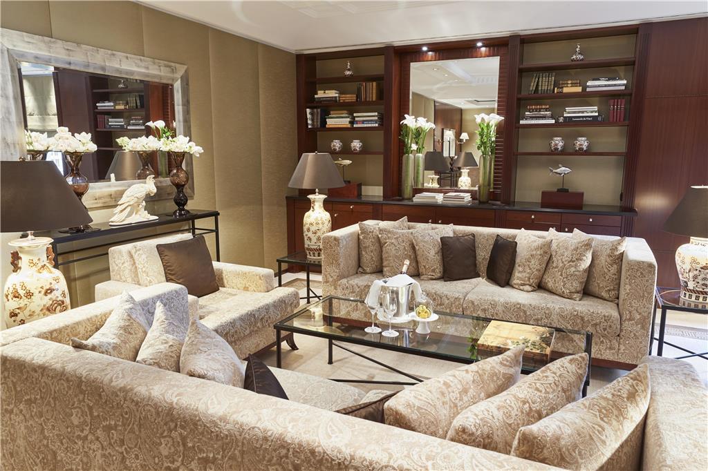 Deluxe Suite Living Room