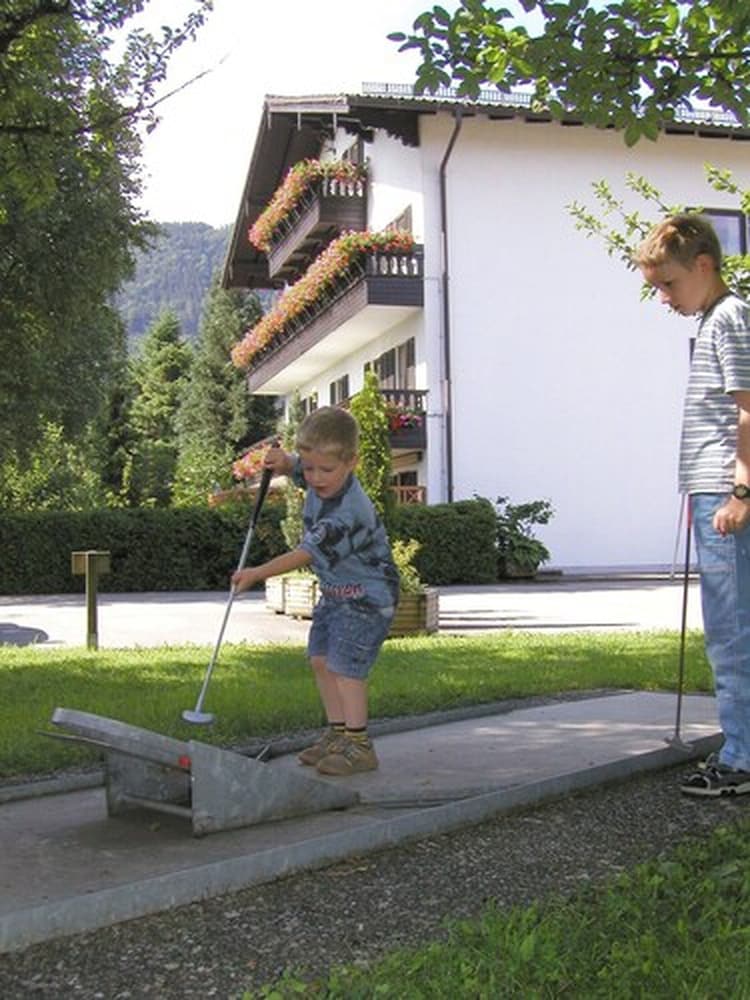 Mini-golf