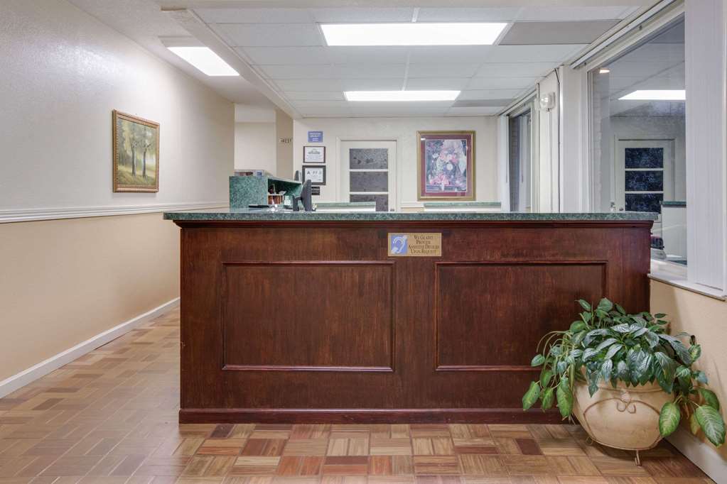 Days Inn by Wyndham Asheville West - photo 2