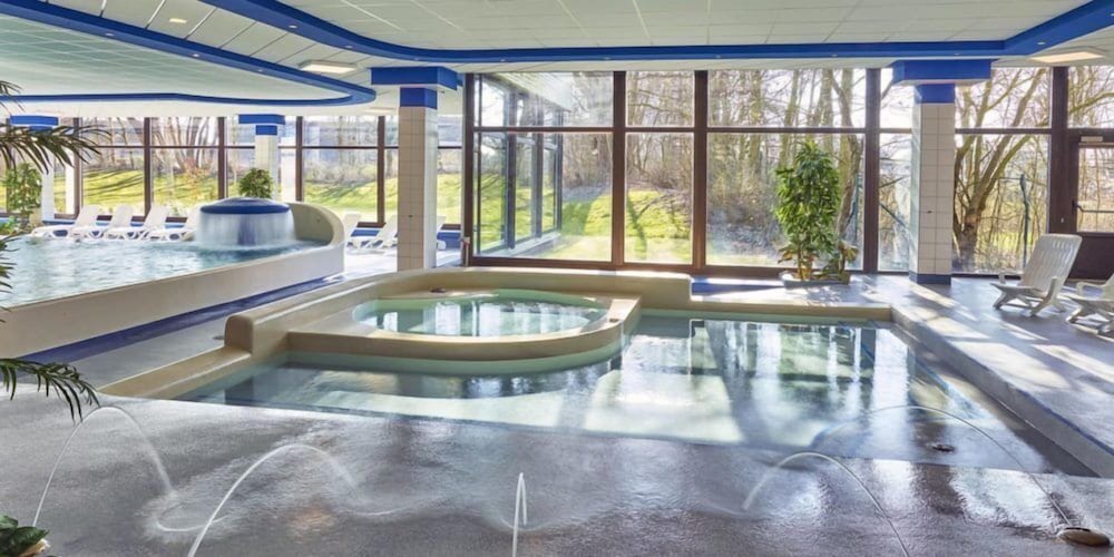 Exercise/lap pool