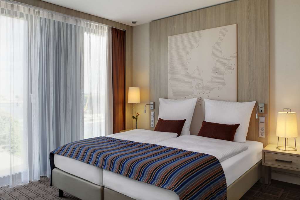 Steigenberger Hotel Bremen, Germany - Suite bedroom