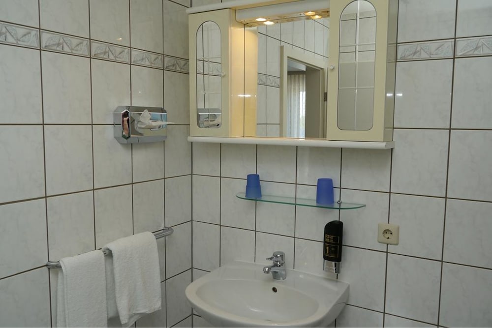 Bathroom sink
