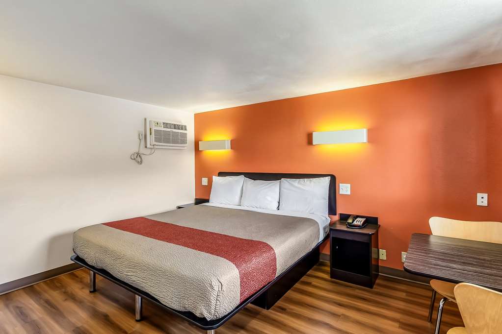 Motel 6 Elizabeth NJ Newark Liberty Intl Airport - photo 5
