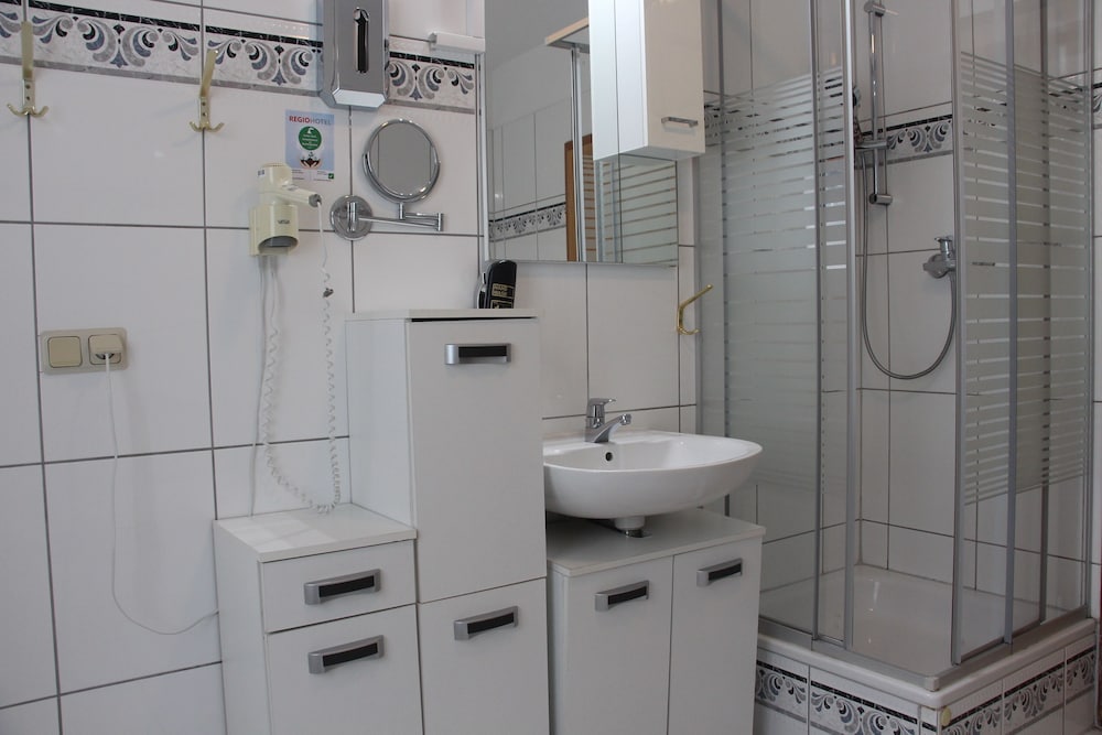 Bathroom amenities