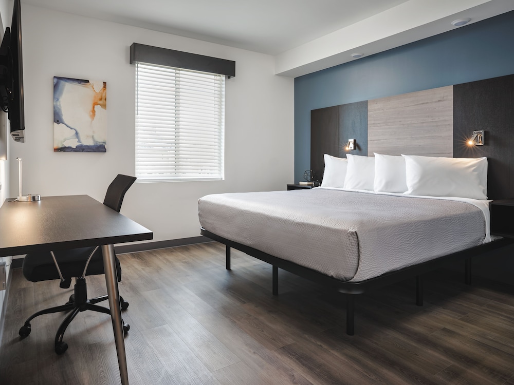 stayAPT Suites Suffolk Chesapeake - photo 4