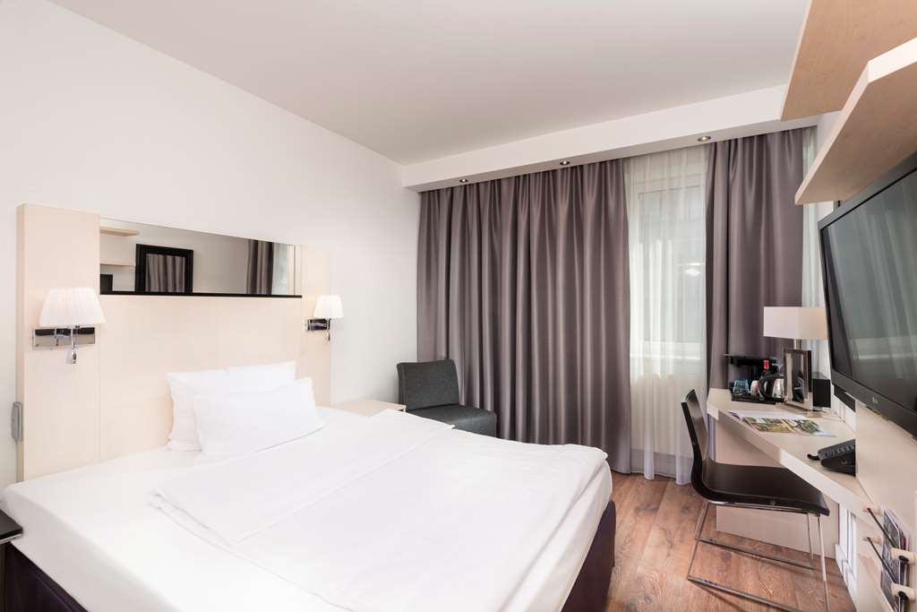 Scandic Berlin Kurfu rstendamm Room Economy QE Hard Floor Queen
