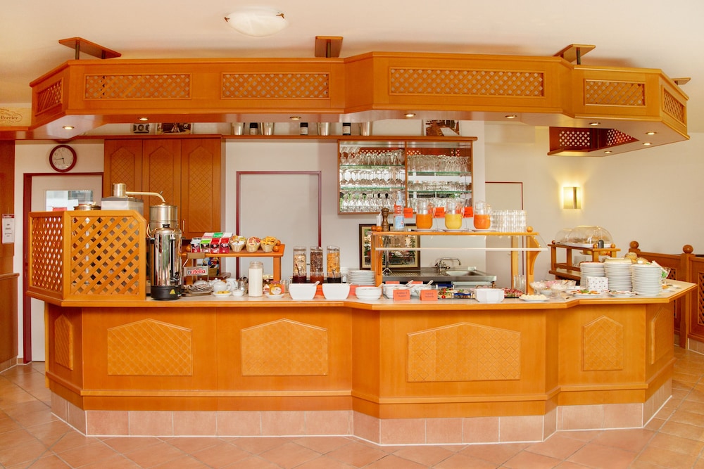Food court