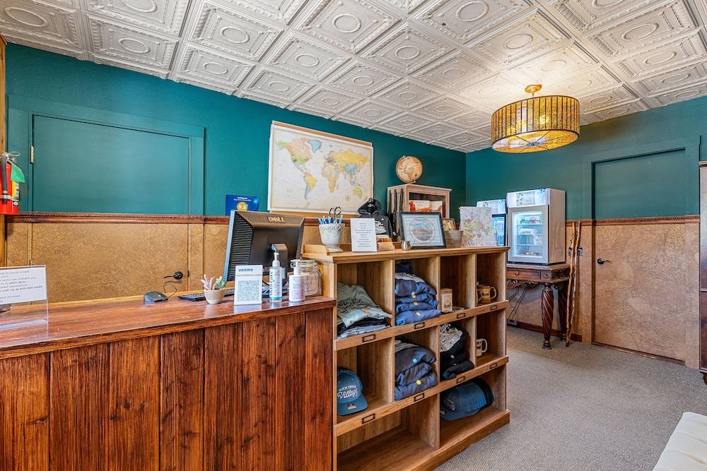 Duck Creek Village Inn - photo 2
