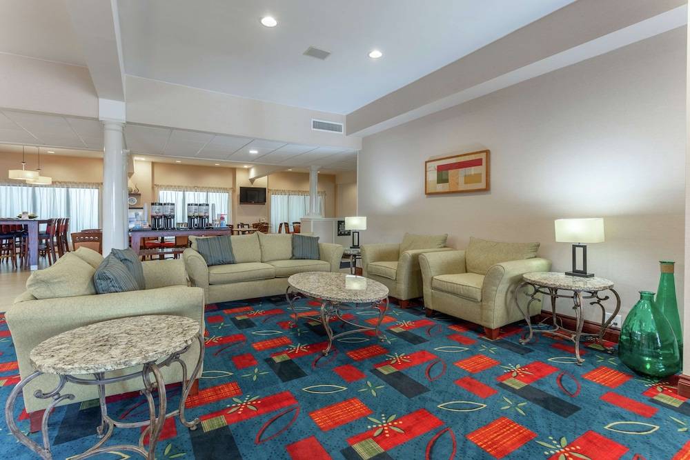 Hampton Inn Jefferson City at Capital Mall - photo 3