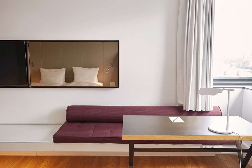 Scandic Frankfurt Museumsufer rooms standard double twin KR TR table