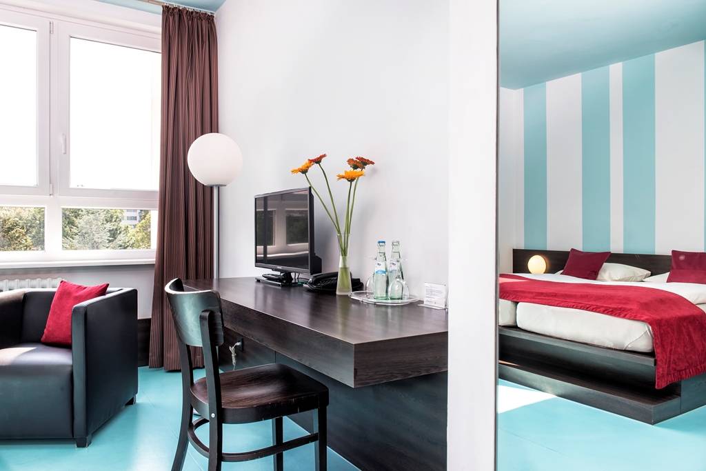 Classic double or twin bed room