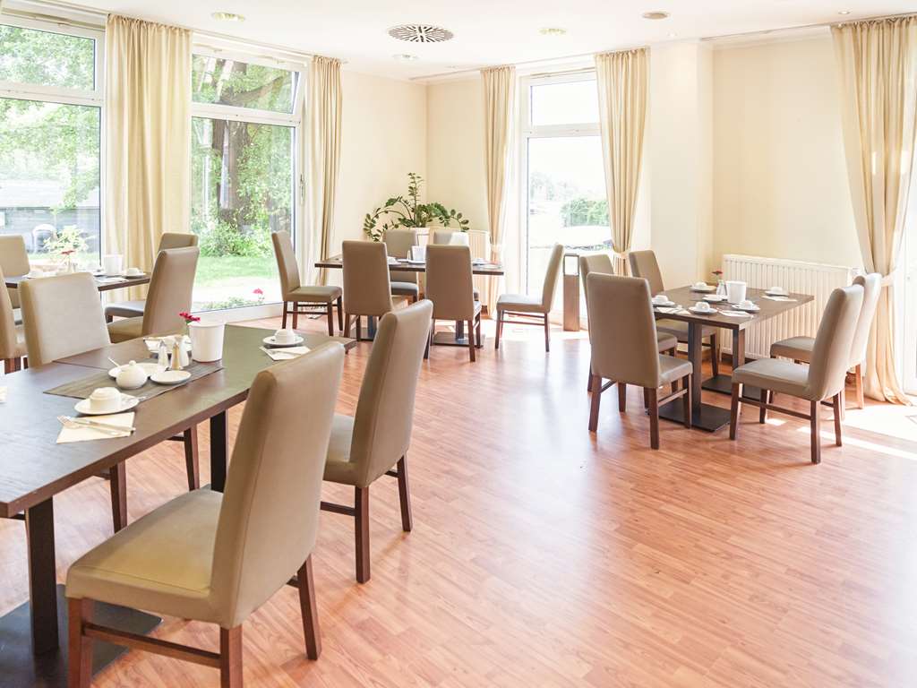 Hotel am Schloss Koepenick Berlin by Golden Tulip Breakfast area Copyright: Marco Knopp