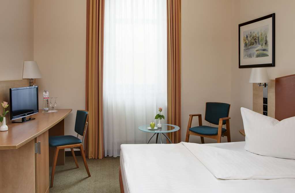 IntercityHotel Berlin-Ostbahnhof, Germany - Business Room