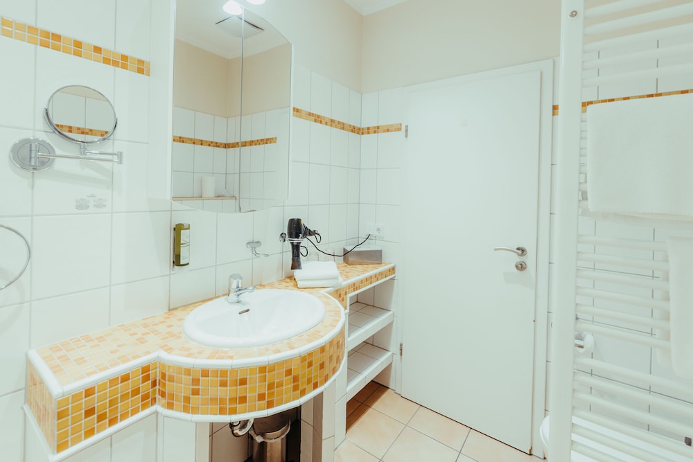 Bathroom sink