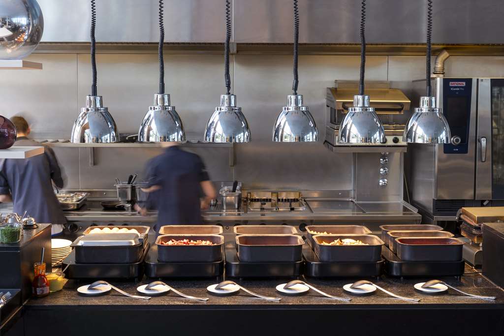 Scandic Hamburg Emporio Breakfast