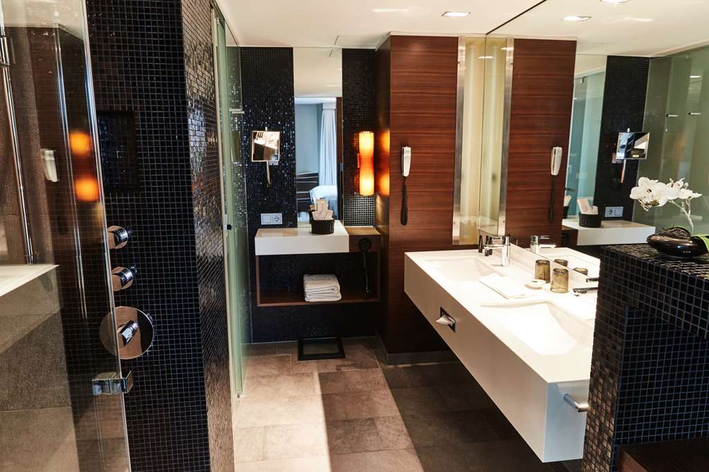 Steigenberger Airport Hotel, Frankfurt, Germany - Executive Suite, Bathroom