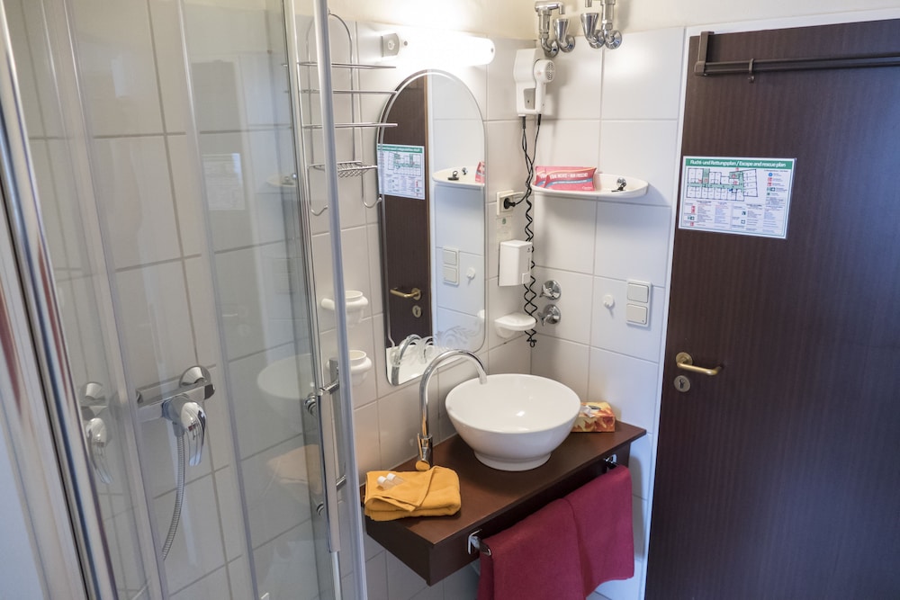 Bathroom sink
