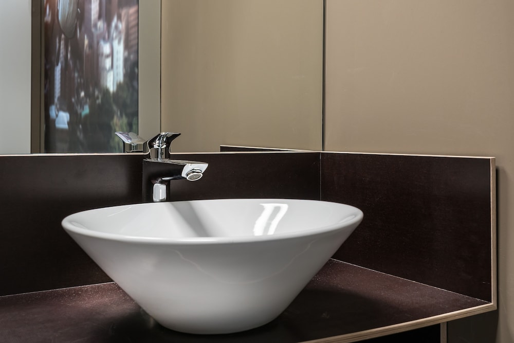 Bathroom sink