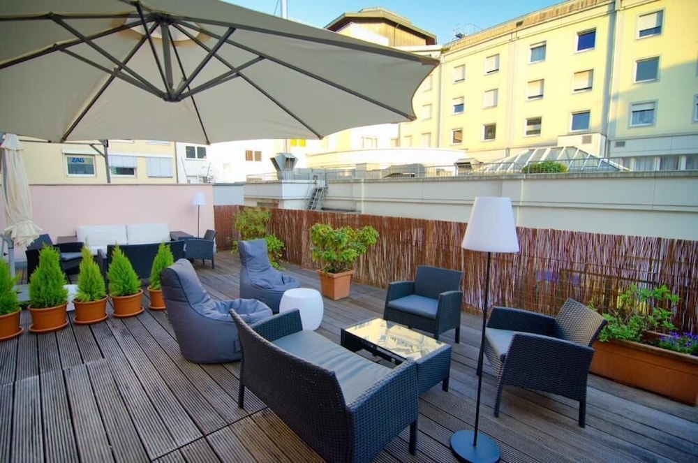 Sundeck