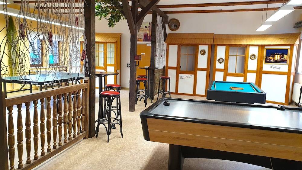 Sports bar