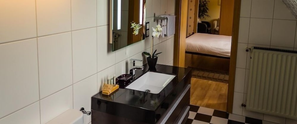 Bathroom sink