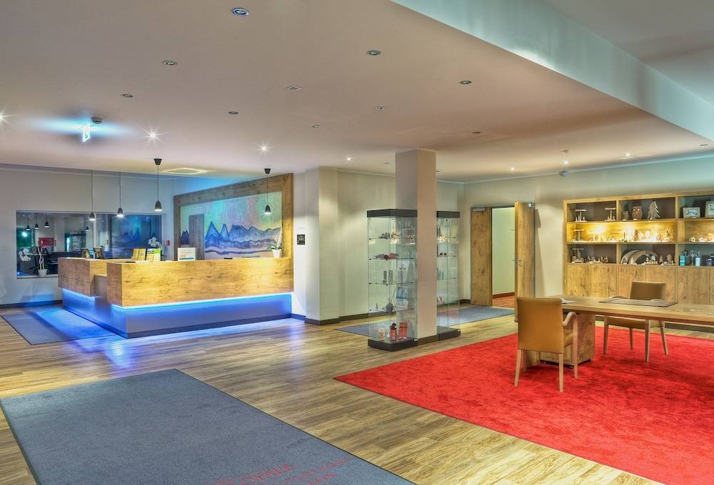 Lobby lounge