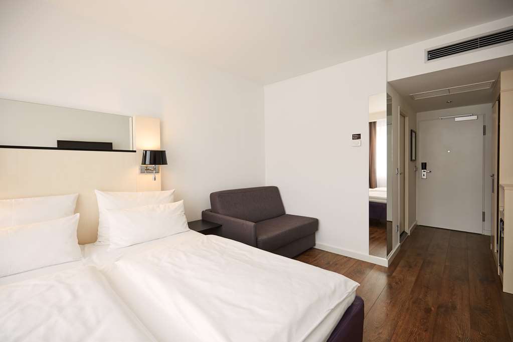 scandic berlin kurfuerstendamm room standard tr corridor doublebed