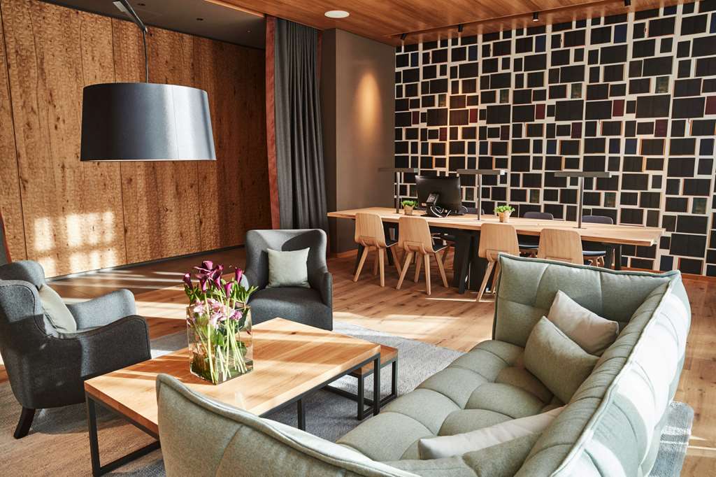 Steigenberger Hotel Muenchen/Munich, Germany - Library/Business Corner