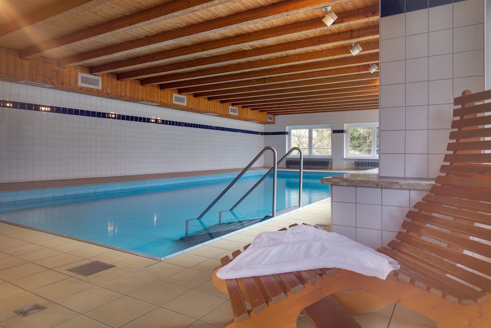 Exercise/lap pool