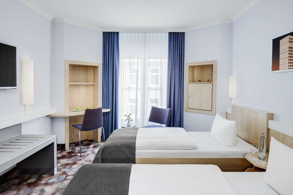 IntercityHotel Hamburg-Altona, Germany - Twin bedded room