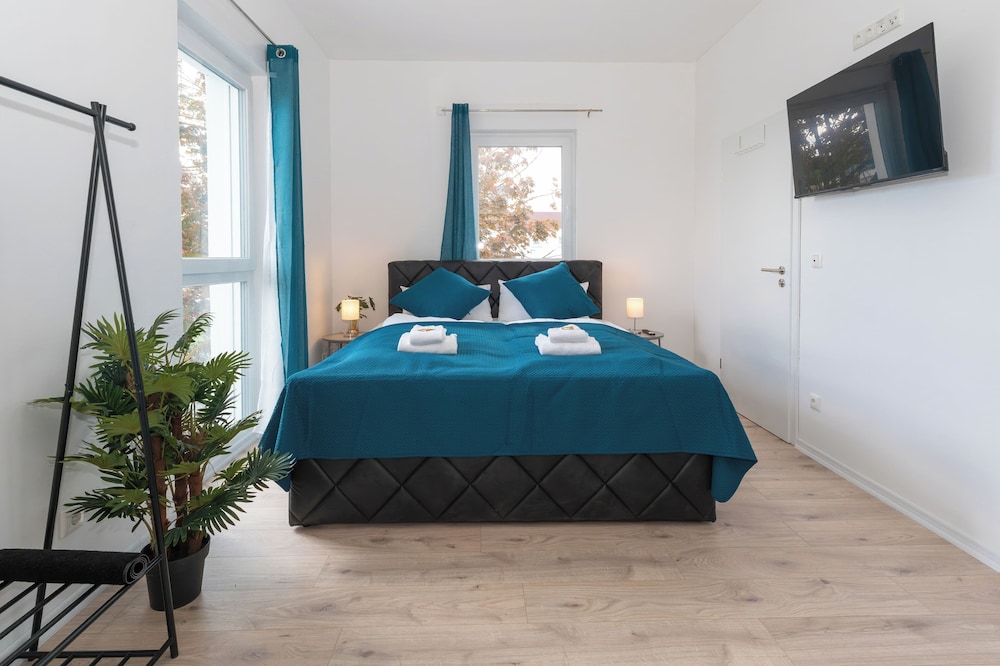 Lit Living Luxury Box Spring Parking