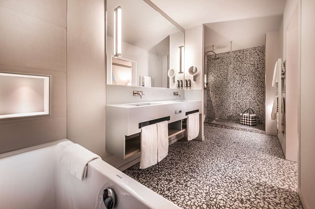 Steigenberger Hotel Treudelberg, Hamburg - Park Suite Bathroom