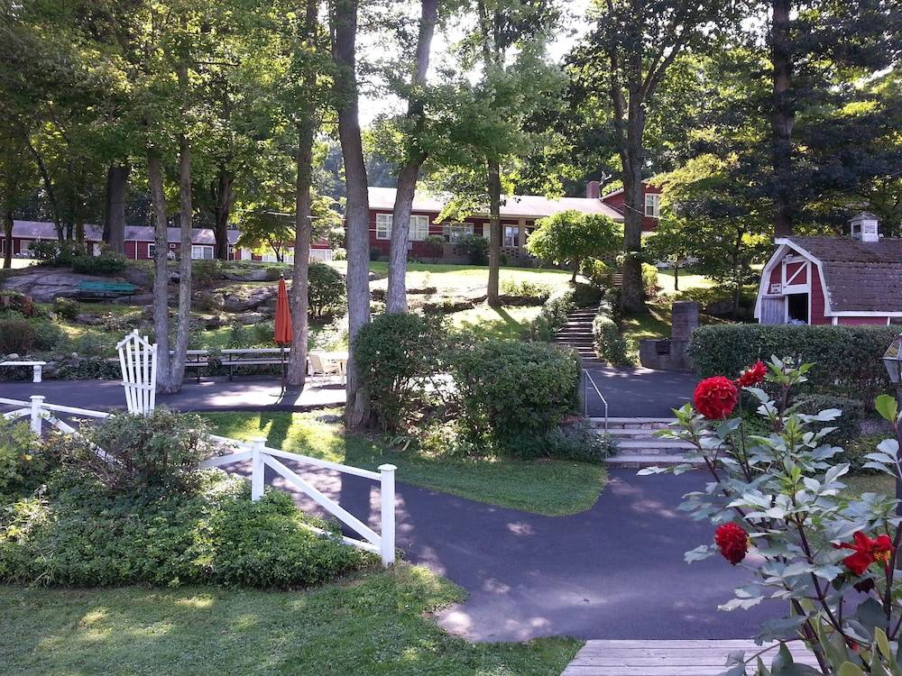 Heidi's Inn - photo 2