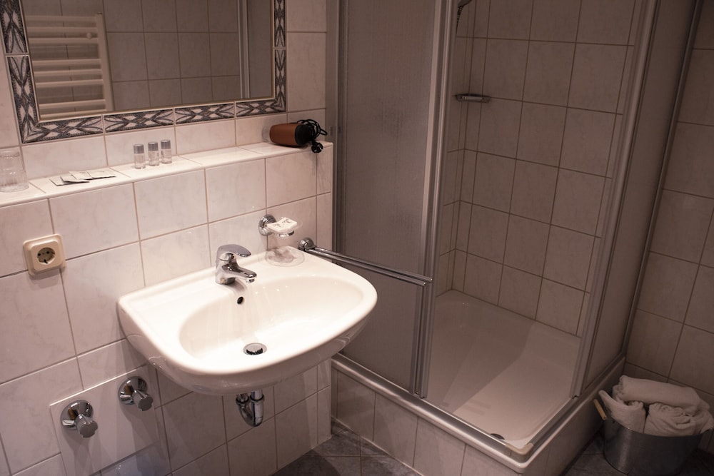 Bathroom sink