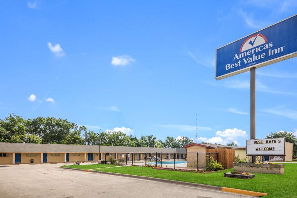 Americas Best Value Inn Giddings - photo 3
