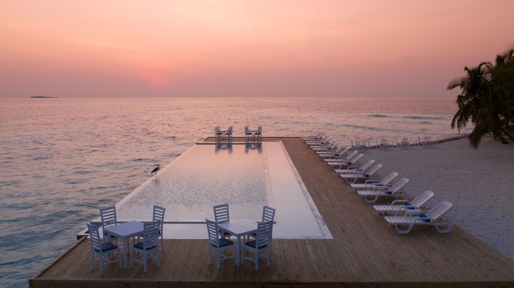 Infinity pool