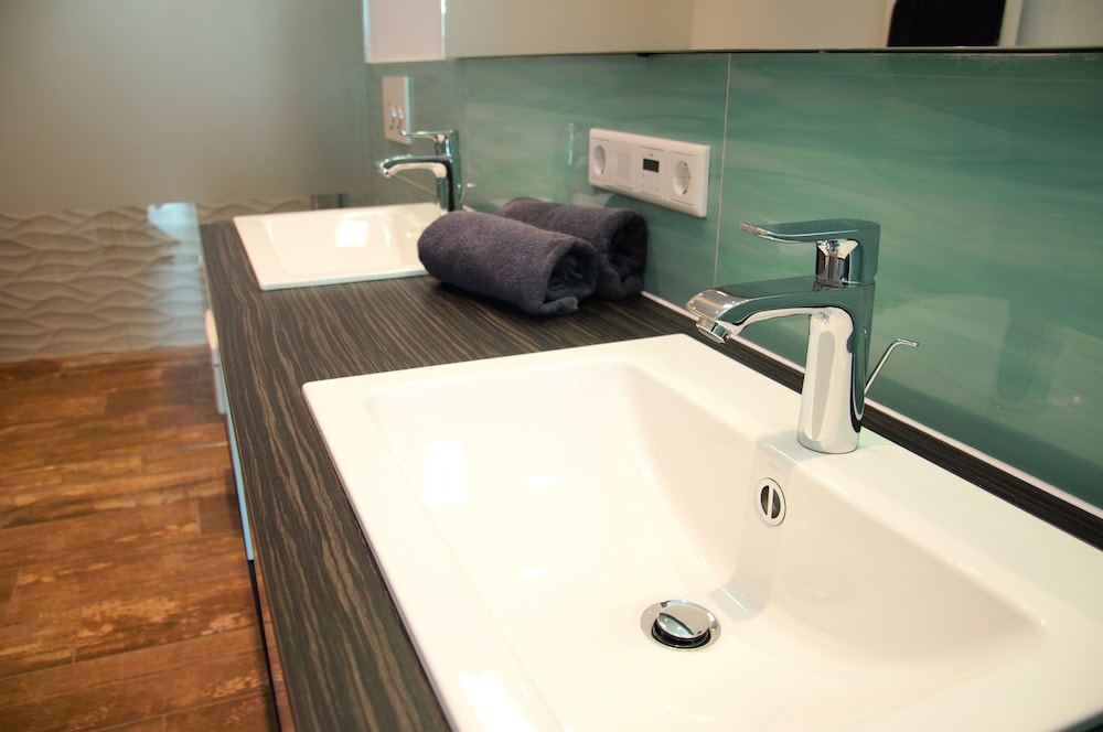 Bathroom sink