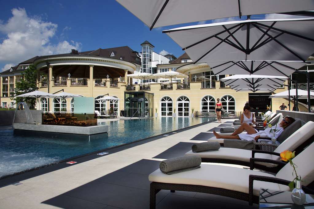 Steigenberger Hotel Der Sonnenhof, Bad Woerishofen, Germany - Pool Area