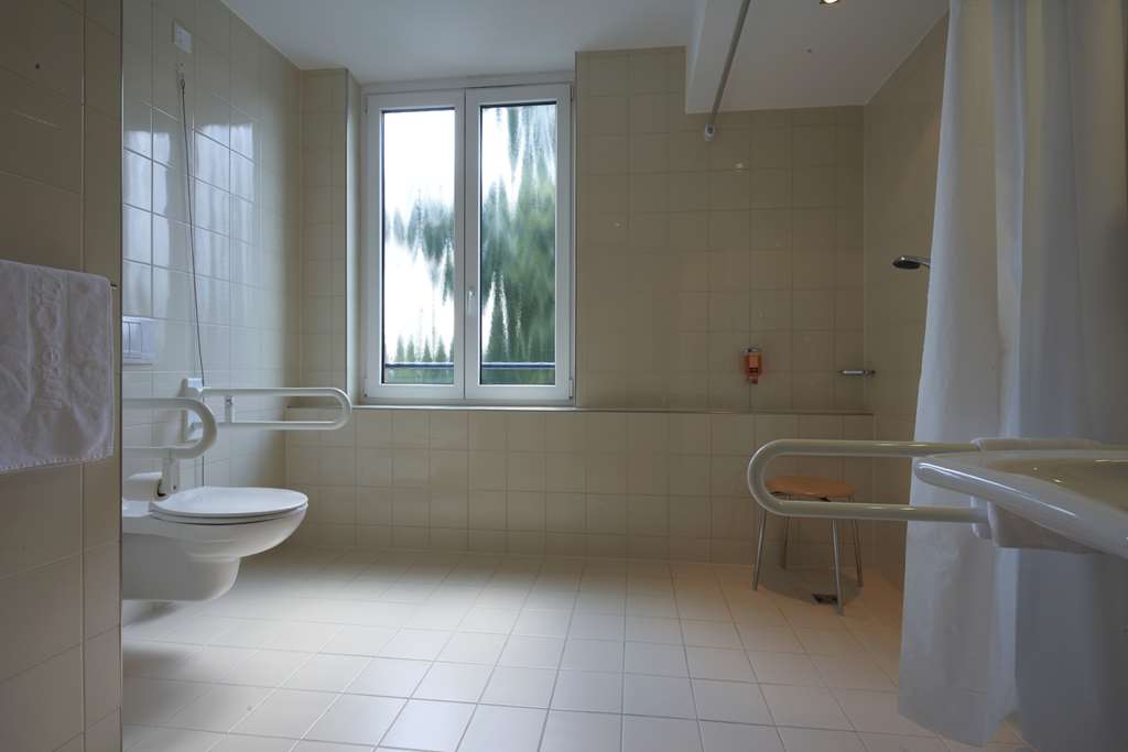 IntercityHotel Essen, Germany, handicapped accessible room