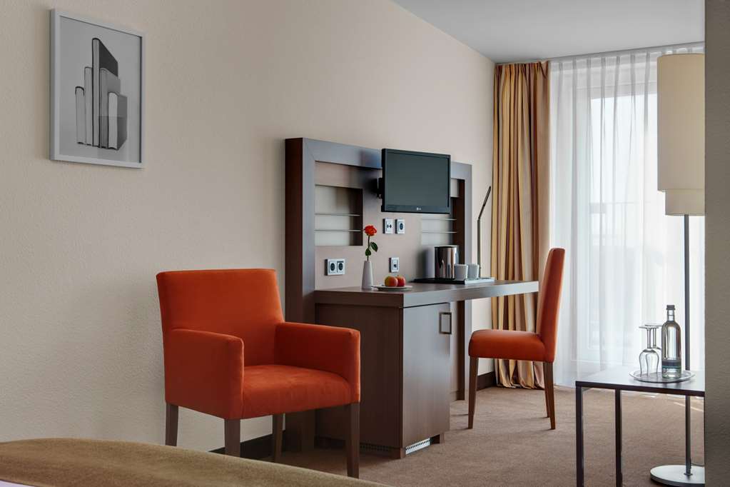 IntercityHotel Darmstadt, Germany - Superior Room, Work Desk