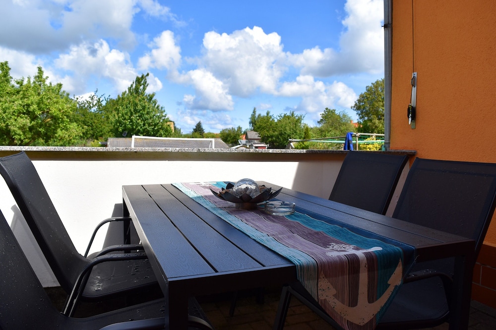 Quaint Bungalow in Reddelich near Baltic Sea Coast