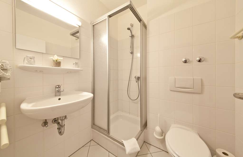 Standard Plus Room Bath_Novum Hotel Hagemann Hamburg