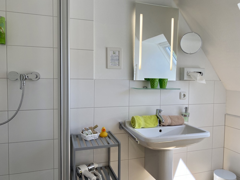 Bathroom amenities