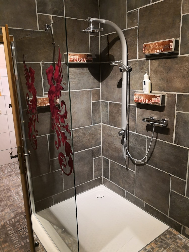 Bathroom shower