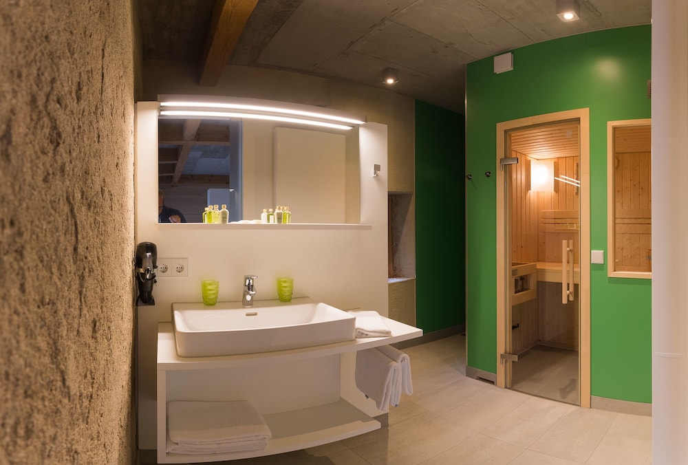 Bathroom amenities