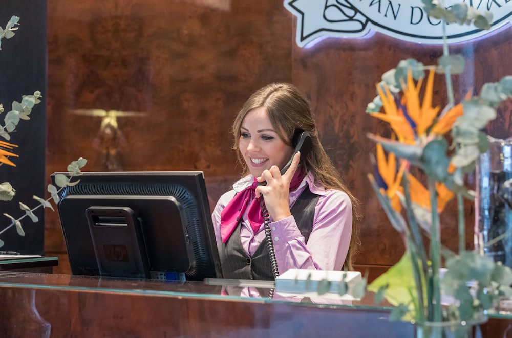 Check-in/check-out kiosk