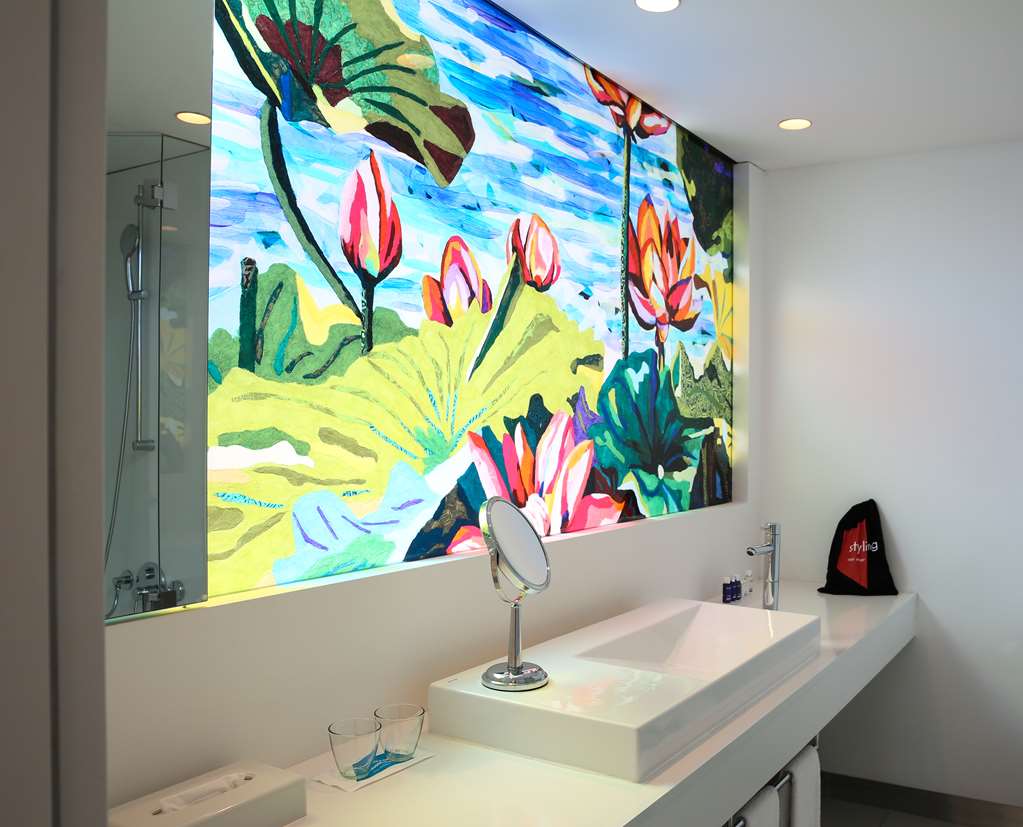 artotel art room XL bathroom
