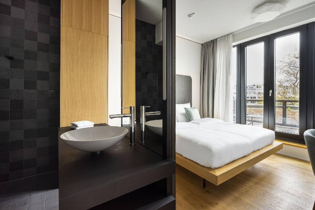 Guest room
