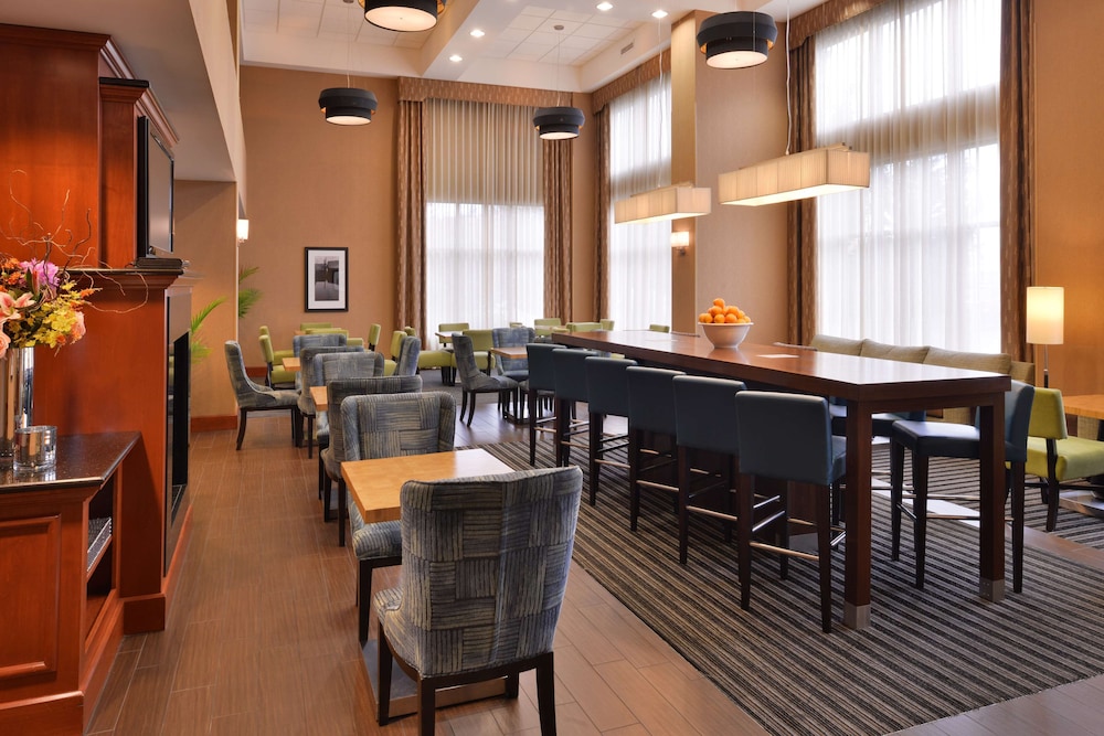 Hampton Inn & Suites Tacoma - photo 3