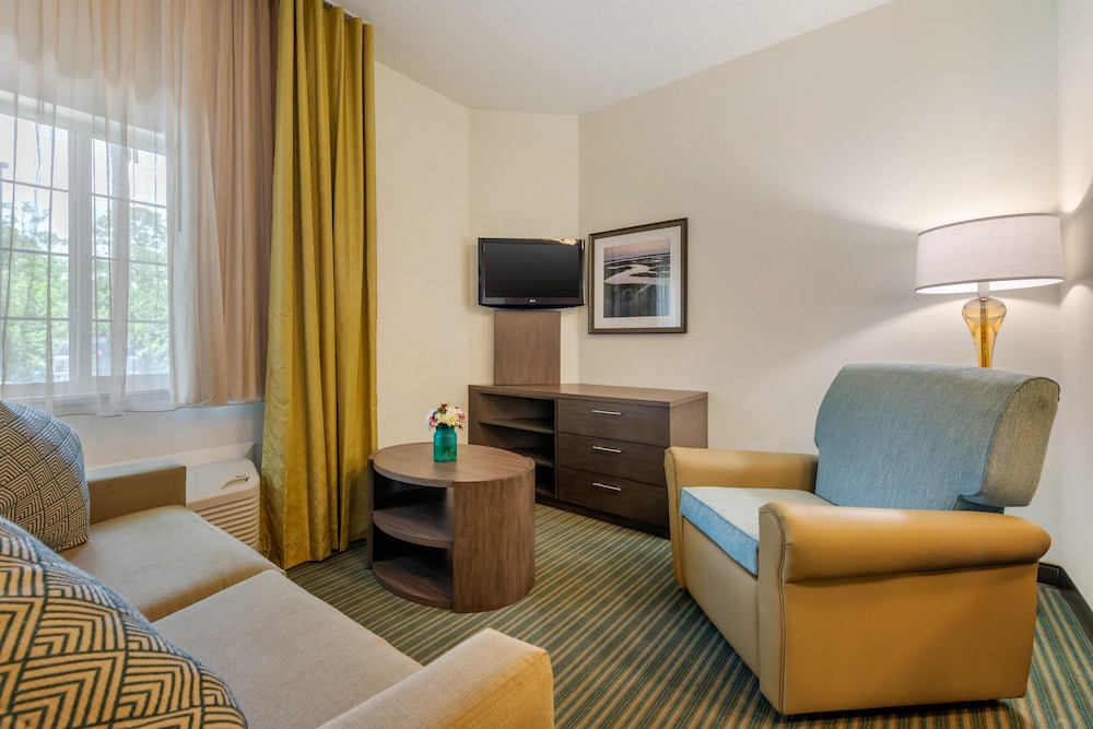 Candlewood Suites Fort Myers Sanibel Gateway an IHG Hotel - photo 2